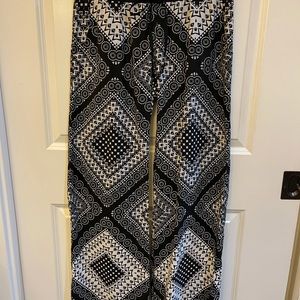 Black & White flared slacks sz Medium